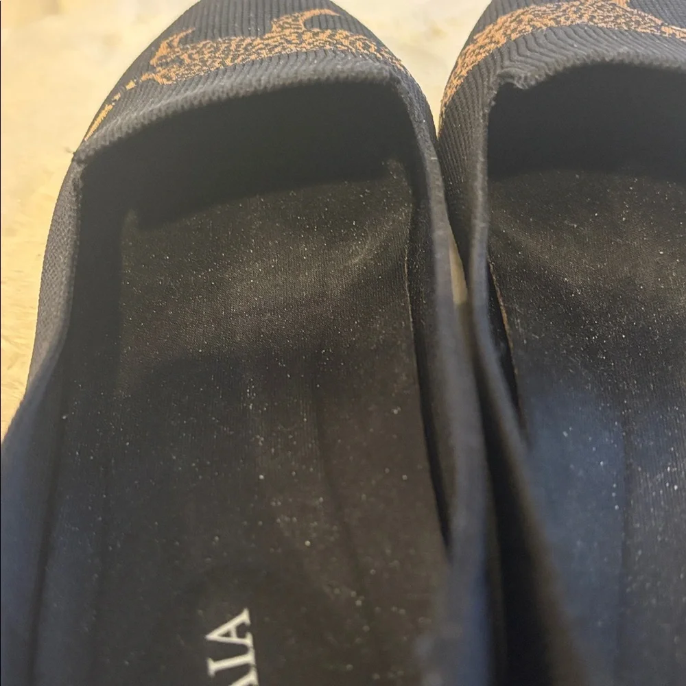 Vivaia‎ Audrey Round-Toe shoes Loafers black embroidered cheetah 39.5